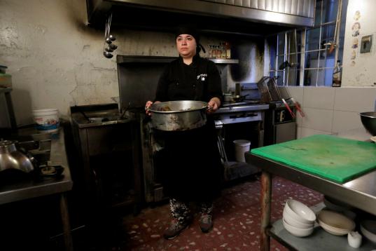 Ivonne Quintero, cocinera, en su restaurante de Ciudad de México. "Hay muchas limitaciones en la cocina por ser mujer. Yo tenía dos hombres a mi cargo y no hacían lo que yo les pedía sólo porque yo era una...