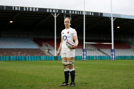 Sarah Hunter, 31 años, capitana del equipo de rugby de Inglaterra y entrenadora universitaria. "Creo que si somos la persona adecuada para el trabajo correcto en el lugar correcto nos deben dar una oportunidad, al igual que a los hom...