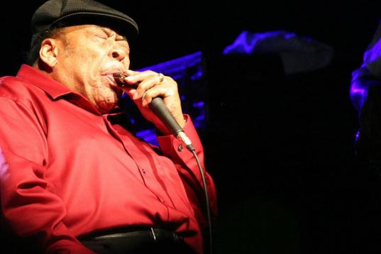 El armonicista, cantante y compositor de blues falleció el 16 de marzo a los 81 años.

El ganador del Grammy, que trabajó durante más de 60 años, pese a que en los 90 fue diagnosticado de cáncer, muri&oa...