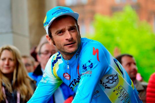 El ciclista italiano murió el sábado 21 de abril a los 37 años en un accidente de circulación durante un entrenamiento en las calles de la zona de Ancona (Marcas, centro de Italia).

Scarponi, del equipo Astana y gana...