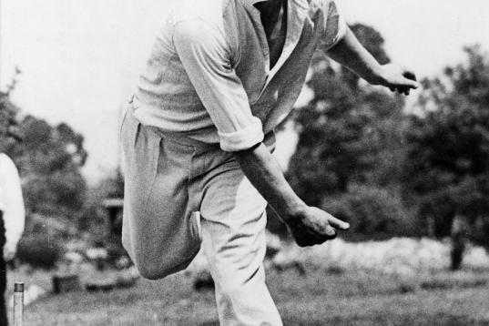 Felipe de Edimburgo haciendo deporte en los años 40.