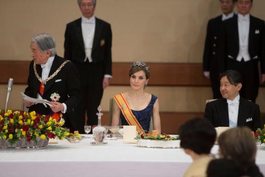 En la cena de gala celebrada por el emperador Akihito en el Palacio Imperial de Tokio en honor de los reyes de España y de su visita oficial a Japón.