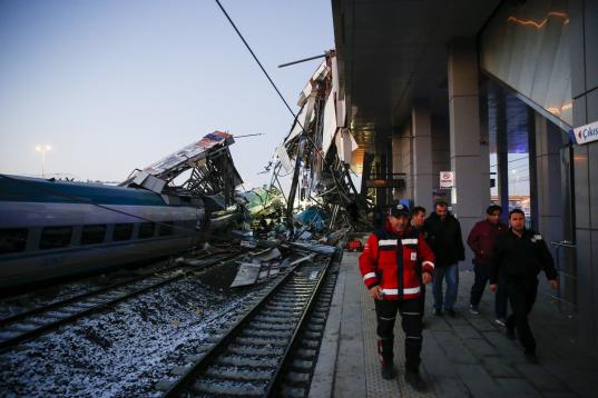 ANKARA, TURKEY - DECEMBER 13 : Rescue workers evacuate injured passengers after high-speed train crashed in Turkish capital Ankara on December 13, 2018. (Photo by Dogukan Keskinkilic/Anadolu Agency/Getty Images)