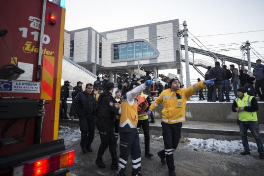 ANKARA, TURKEY - DECEMBER 13 : Rescue workers evacuate injured passengers after high-speed train crashed in Turkish capital Ankara on December 13, 2018. (Photo by Ali Balikci/Anadolu Agency/Getty Images)