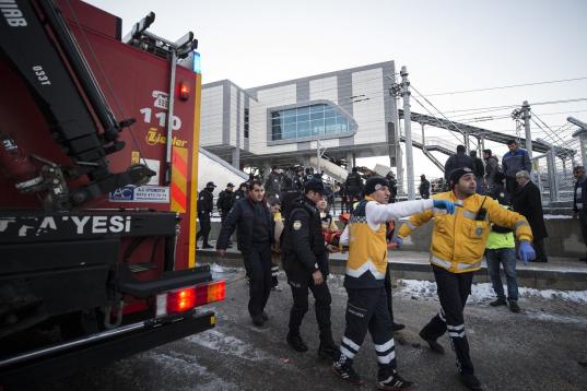 ANKARA, TURKEY - DECEMBER 13 : Rescue workers evacuate injured passengers after high-speed train crashed in Turkish capital Ankara on December 13, 2018. (Photo by Ali Balikci/Anadolu Agency/Getty Images)