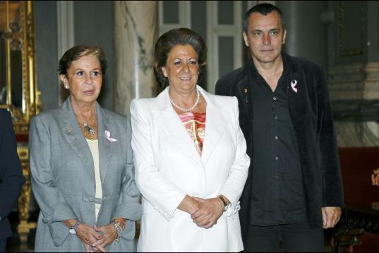 Junto a la alcaldesa de Valencia, Rita Barberá, y el actor José Coronado durante la Mostra de Cine de Valencia de 2006

