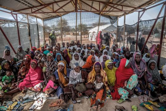 En 2016, más de 300 000 personas habían buscado refugio en la ciudad de Diffa, huyendo del conflicto en la vecina Nigeria o de los pueblos de la región, principalmente situados a lo largo de la frontera, que habían sido atacados o que estaba...