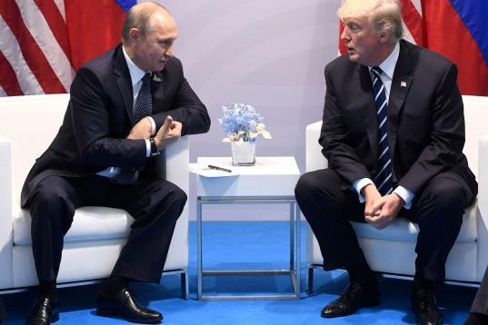 Los líderes de Rusia y EEUU, Vladimir Putin y Donald Trump, durante su encuentro