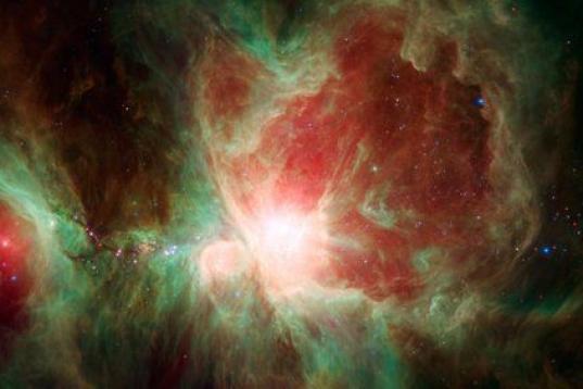 La Nebulosa de Orión, una inmensa guardería estelar a unos 1,500 años luz de distancia. Esta impresionante vista en falso color fue construída usando datos infrarrojos del telescopio espacial Spitzer.
