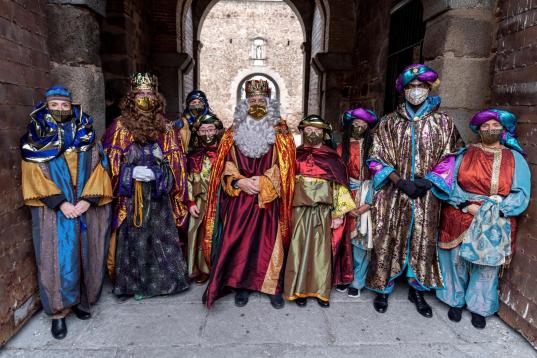 En Toledo, reyes y pajes con mascarilla.