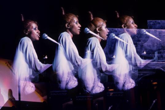 Franklin durante una actuación en el Westchester Premiere Theater en Nueva York en 1975.