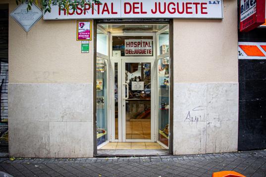 Entrada al Hospital del Juguete, en la calle Granada, 36, de Madrid.