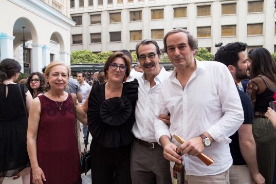 Montserrat Domínguez, Emilio Ontiveros y el periodista Isaias Lafuente.