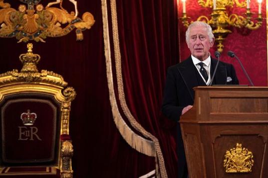 Carlos III, durante su discurso en el palacio de St. James.