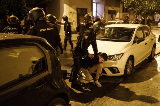 La Policía reduce a un fan marroquí en Granada