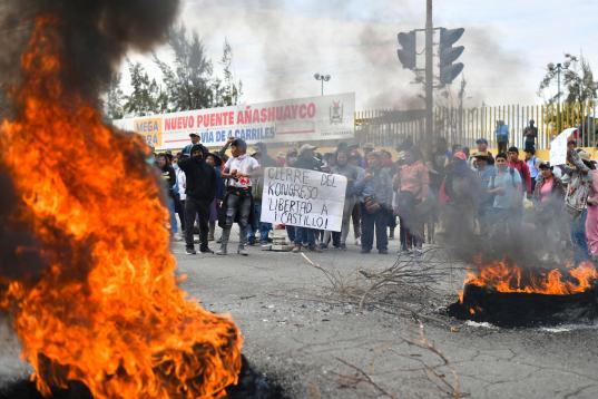 Barricadas, fuegos en las calles... el paisaje de numerosas ciudades de Perú