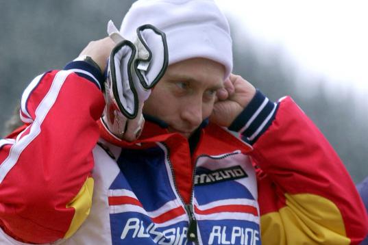 Russian President Vladimir Putin adjusts his hat after giving the medals of the men's slalom at the Alpine Skiing World Championships in St Anton 10 February 2001.  AFP PHOTO  ERIC FEFERBERG (Photo by Eric Feferberg / AFP) (Photo by ERIC FEFERBE...