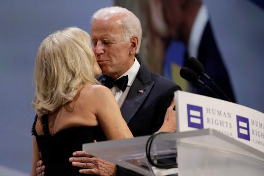Joe Biden con su mujer, Jill Biden