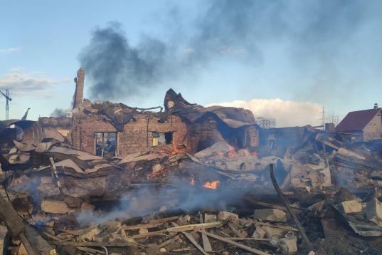 Un núcleo de viviendas, derruidas a escombros tras un bombardeo sobre Bucha, cerca de Kiev
