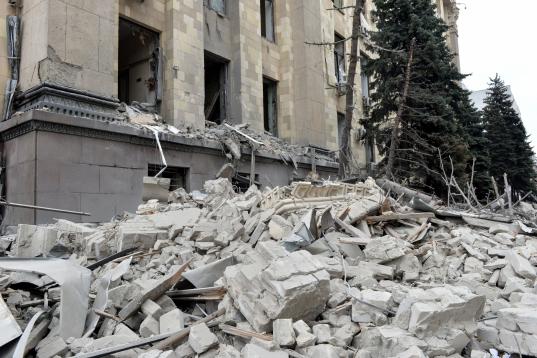 Buena parte de la ciudad de Járkov, convertida en escombros por las bombas