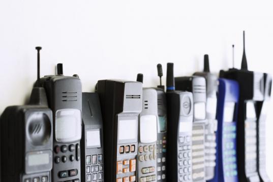 Los primeros celulares costaban  $3,000 cada uno y tenían una batería que duraba 20 minutos.