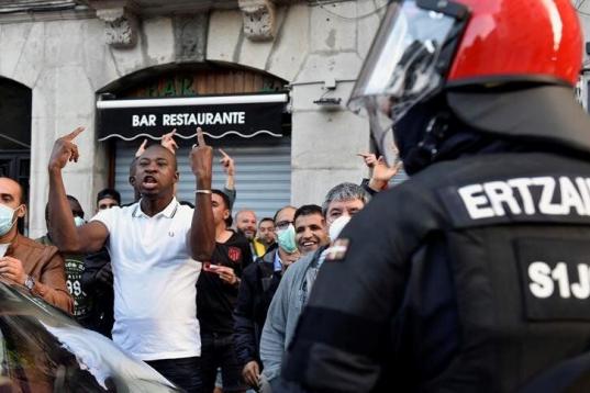 Enfrentamientos en Bilbao por un mitin de Vox sobre inmigración