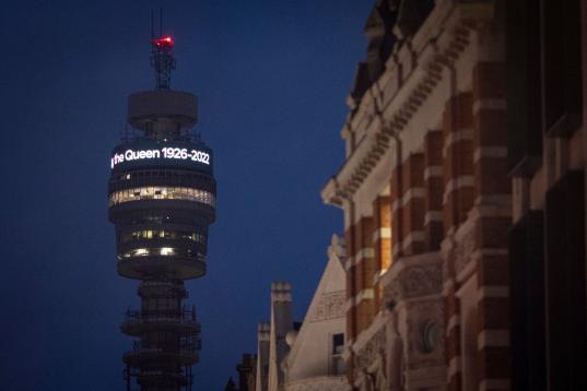 La Torre de Correos británica, con la luz atenuada.