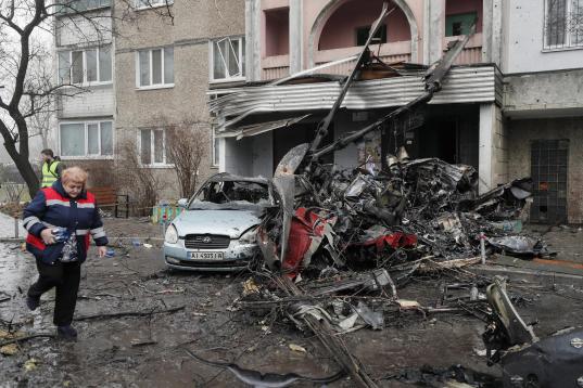 El lugar donde se ha estrellado un helicóptero en la región de Kiev.