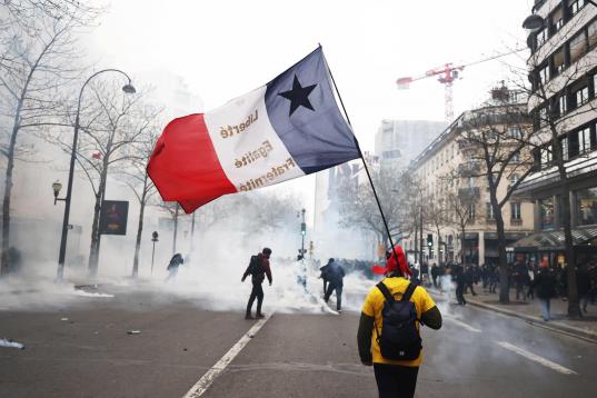 Imagen de las protestas en París contra la reforma de las pensiones de Macron