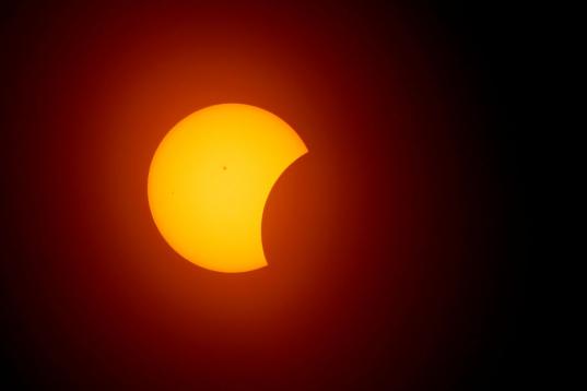 El comienzo del eclipse solar en Fort Worth, Texas (EEUU)