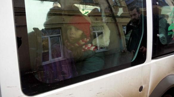 Unos niños escapan del asedio ruso de Odesa, en marzo de 2022.