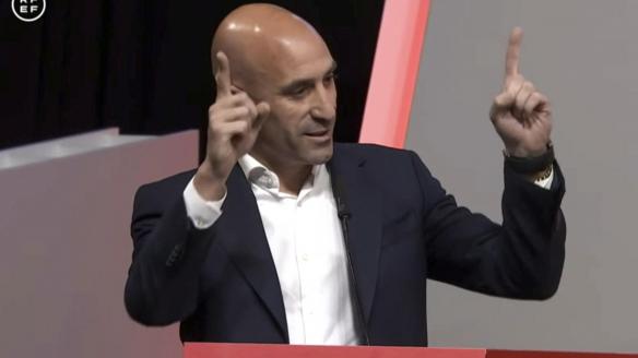 El presidente de la Real Federación Española de Fútbol, Luis Rubiales, durante su intervención en la Asamblea General.