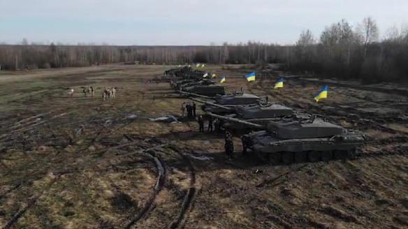 Entrenamiento a soldados ucranianos con tanques Challenger 2, en una imagen de archivo
