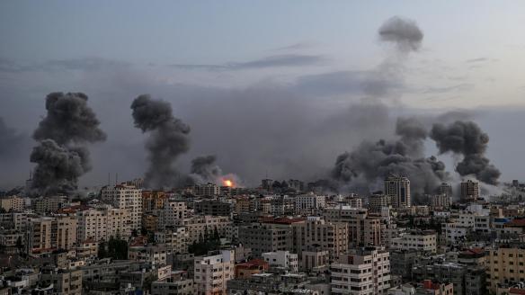Bombardeos israelíes sobre Gaza en respuesta al ataque histórico de Hamás contra Israel.