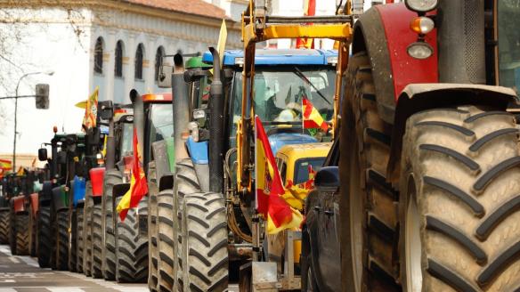 Tractorada de agricultores en el centro de Zaragoza