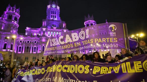 Manifestación principal por el 8M en Madrid, a su paso por el Ayuntamiento