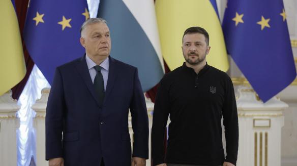 El presidente ucraniano, Volodymyr Zelensky, y su homólogo húngaro, Viktor Orban.