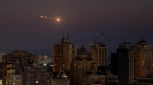 Explosión de un dron ruso en los cielos de Kiev, Ucrania.