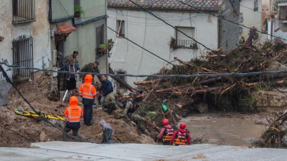 Los servicios de emergencias trabajando en Letur (Albacete)