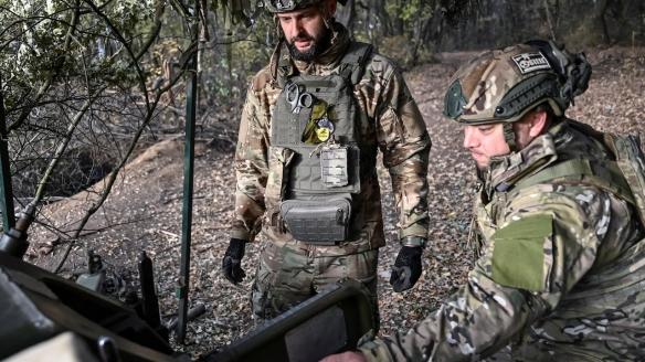 Militares ucranianos cerca de la ciudad de primera línea de Toretsk.