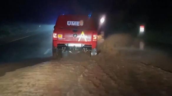 Captura de un video facilitado por la UME. El personal del tercer batallón de la Unidad Militar de Emergencias (UME) se ha desplegado en los municipios valencianos de Utiel y Requena, en el interior de la provincia de Valencia, y en Xirivella y Alaquàs, en el área metropolitana.