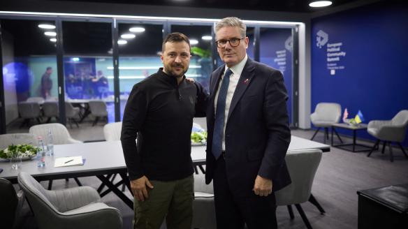 Imagen reciente de un encuentro entre el presidente ucraniano, Volodimir Zelenski, y el Primer Ministro británico, Keir Starmer.