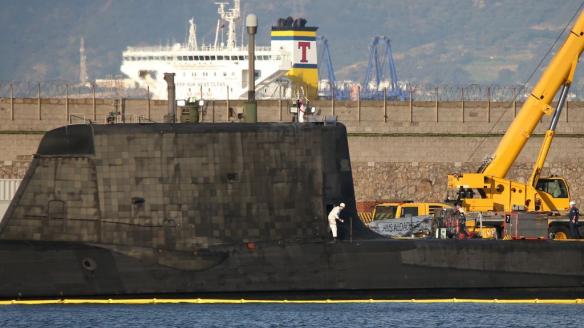 Llegada de un submarino nuclear a Gibraltar.