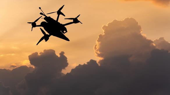 Un dron sobrevuela el frente en Ucrania, en una imagen de archivo.