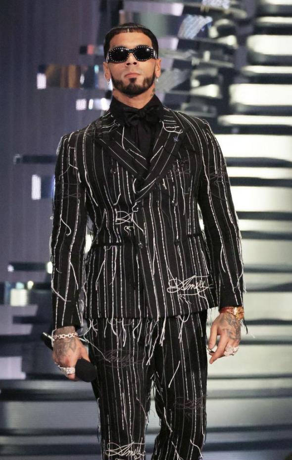 Anuel AA revela que ha sido operado de urgencia y pospone su nuevo disco