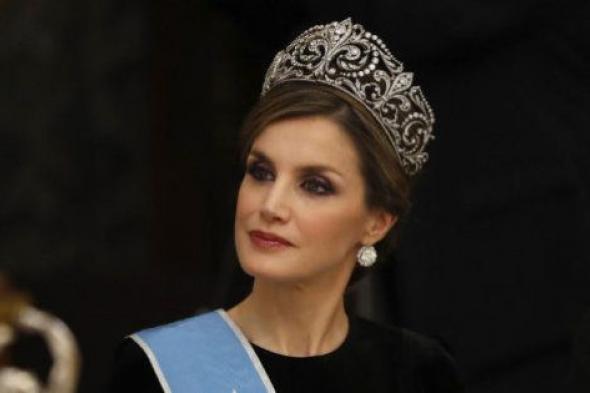 Letizia se pone por primera vez una tiara de reina la Flor de Lis, la