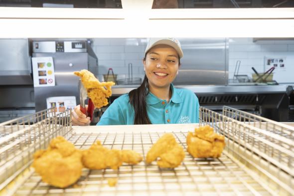 ¿Cuál es el secreto de la cadena de pollo frito que conquista a media