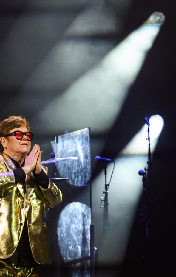 Elton John, sonrisas y lágrimas en Glastonbury