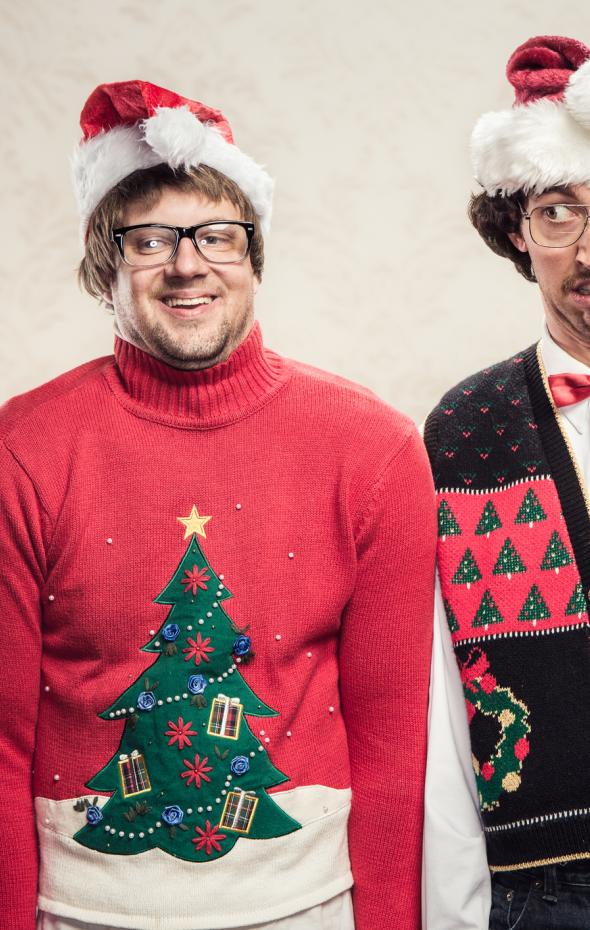 El origen de la tradición del jersey feo navideño que ya se ha