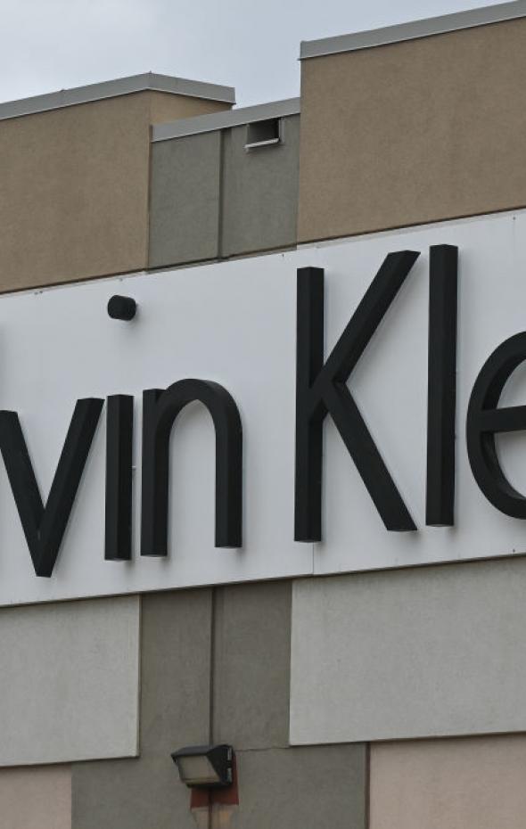 Reino Unido Censura Un Anuncio De Calvin Klein Por Convertir A La Mujer